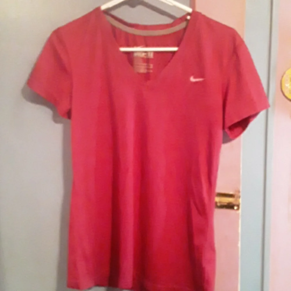 Nike Dri-fit Women's T-Shirt. - Picture 4 of 6
